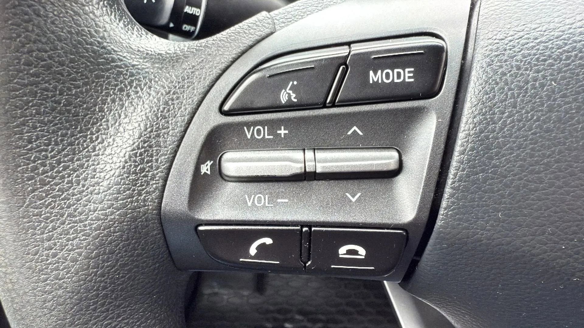 Used 2020 Hyundai Kona SE image 12