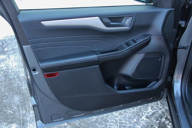 Used 2022 Ford Escape SE w/ Cold Weather Package image 16