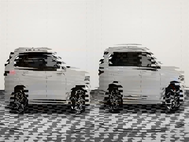 Used 2021 BMW X7 xDrive40i w/ Parking Assistance Package image 2