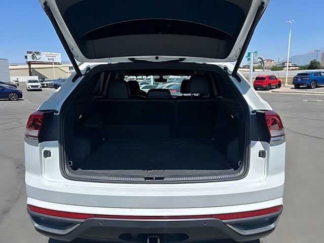 Used 2020 Volkswagen Atlas Cross Sport SE w/ Towing Package AWD/4WD image 16