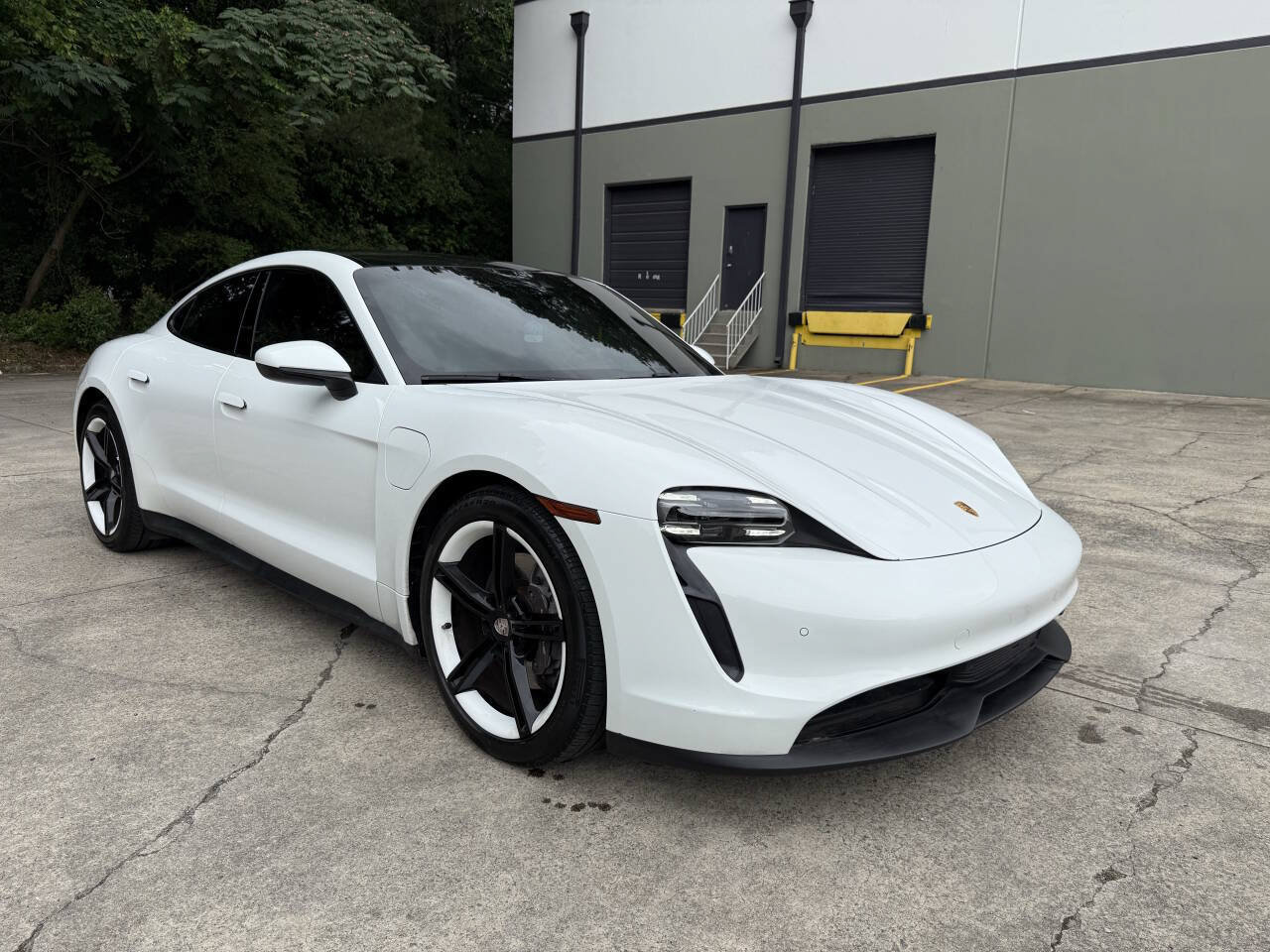 Used 2022 Porsche Taycan RWD image 15