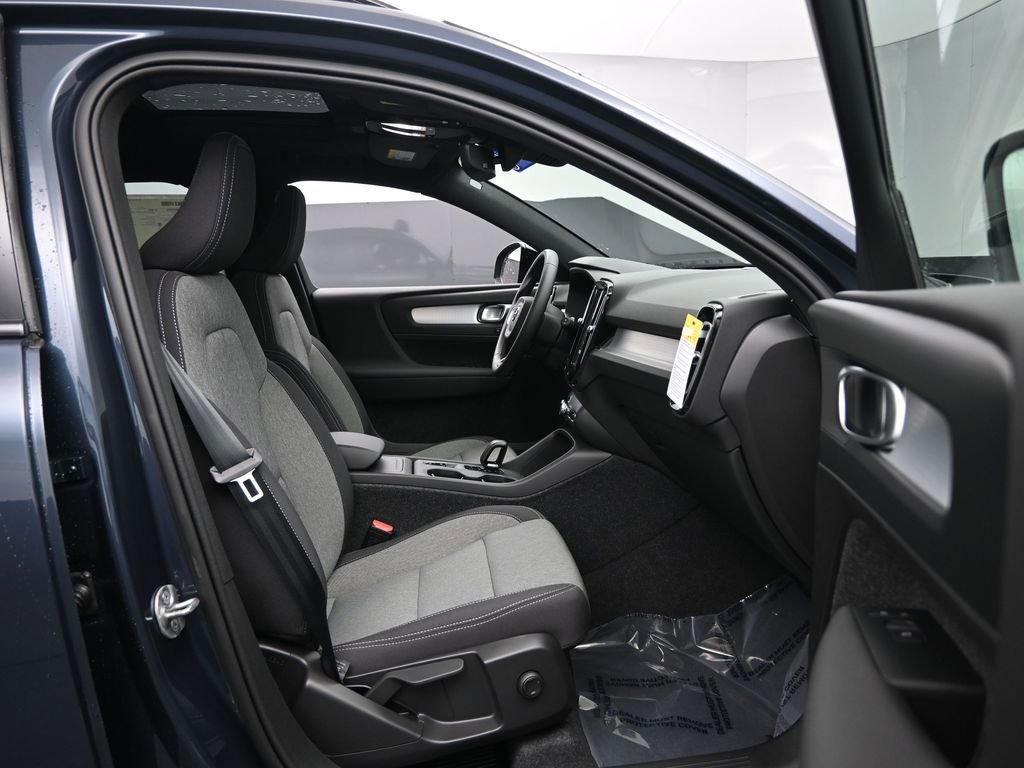 New 2026 Volvo XC40 B5 Core w/ Protection Package Premier image 26
