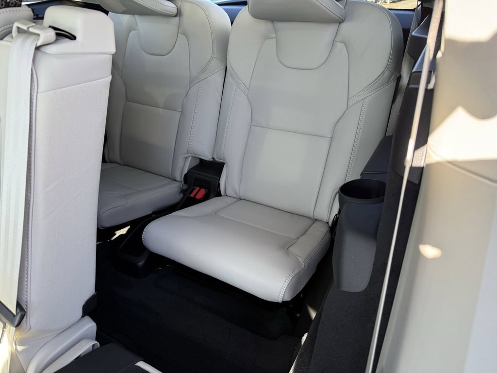 New 2026 Volvo XC90 B6 Ultra w/ Protection Package Premier AWD/4WD image 14