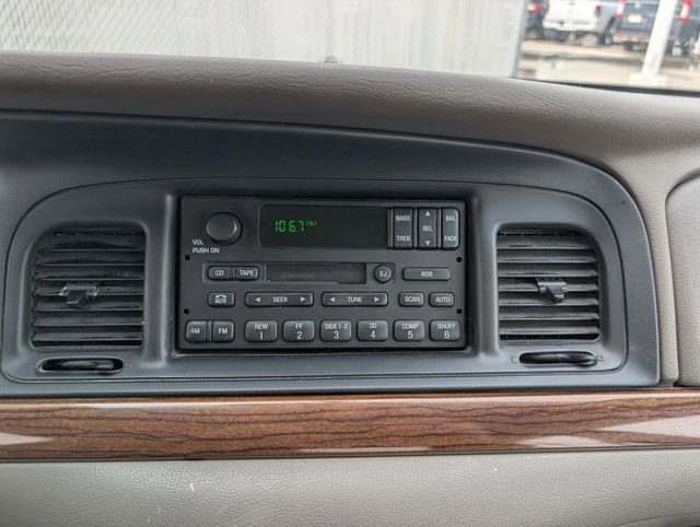 Used 2002 Ford Crown Victoria LX image 13
