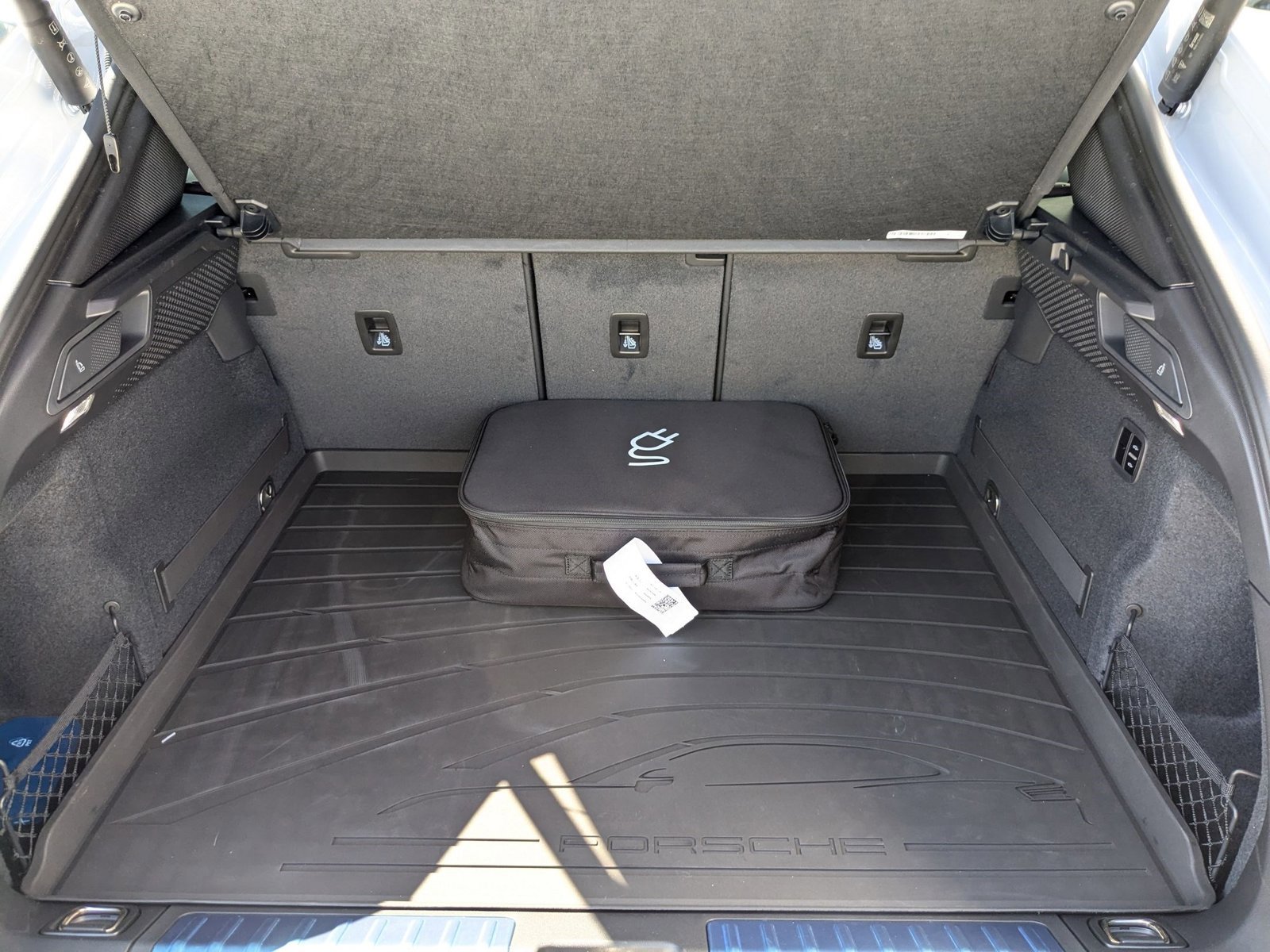 New 2025 Porsche Macan 4S Electric image 21