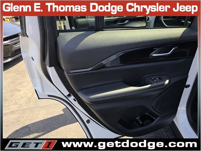 Used 2023 Jeep Grand Cherokee Altitude image 27