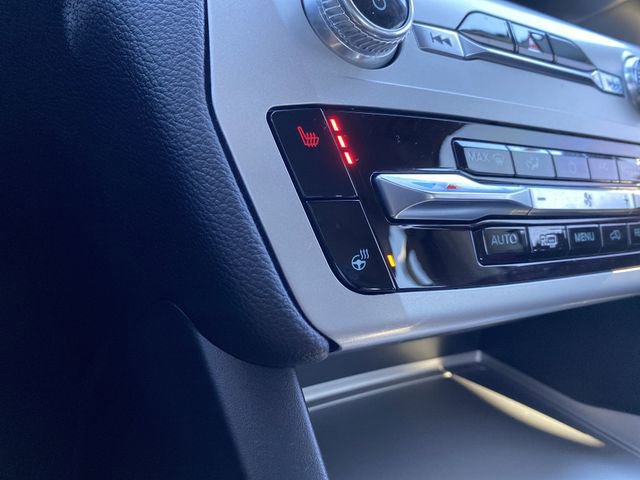 Certified 2022 Ford Explorer XLT w/ Equipment Group 202A image 7