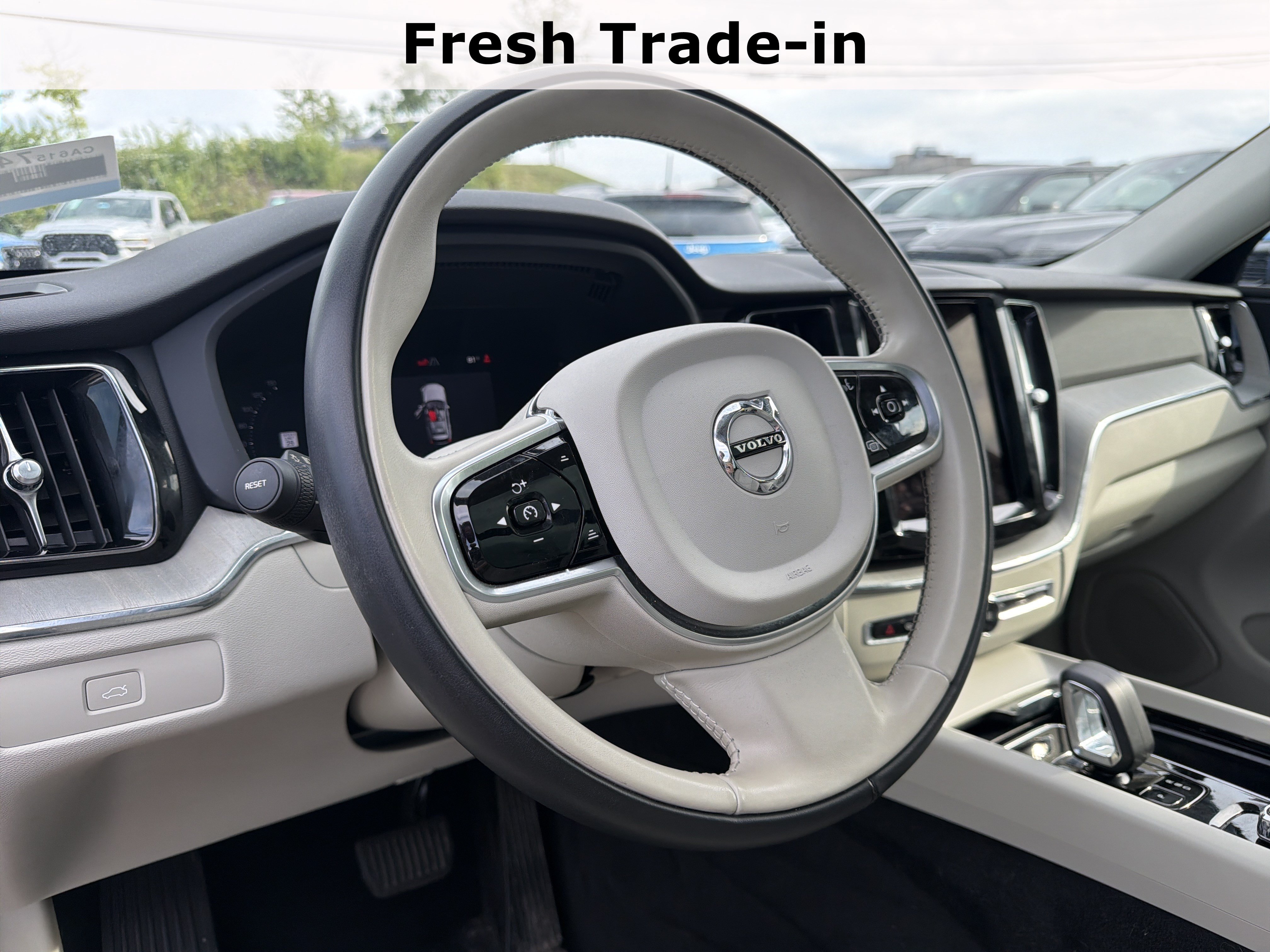 Used 2023 Volvo XC60 B5 Plus FWD image 14