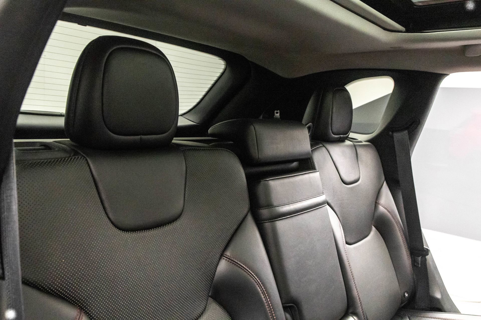 Used 2019 Jeep Cherokee Trailhawk image 36