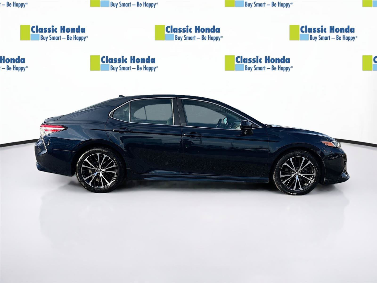 Used 2020 Toyota Camry SE FWD image 9