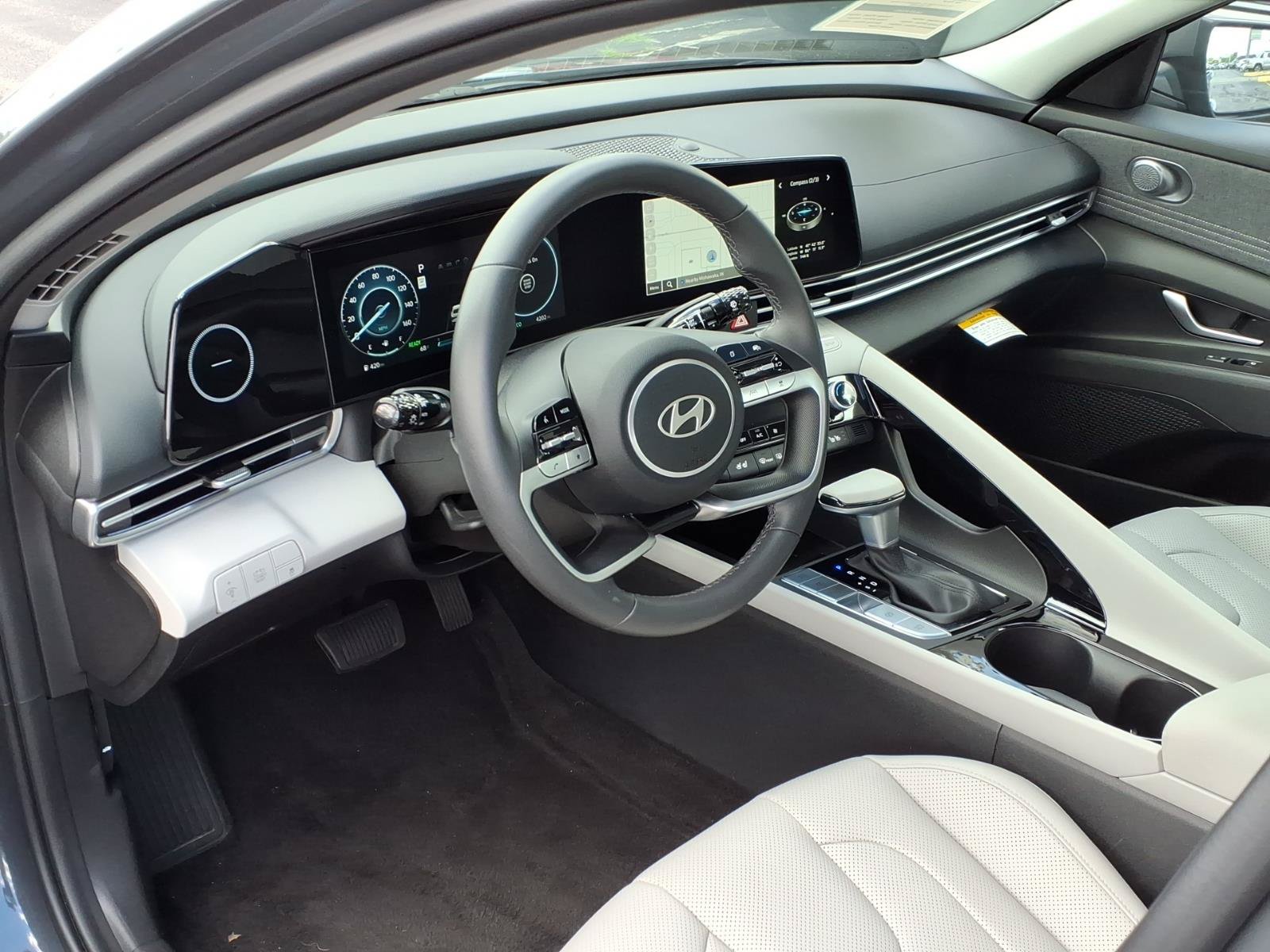 New 2025 Hyundai Elantra Limited FWD image 5