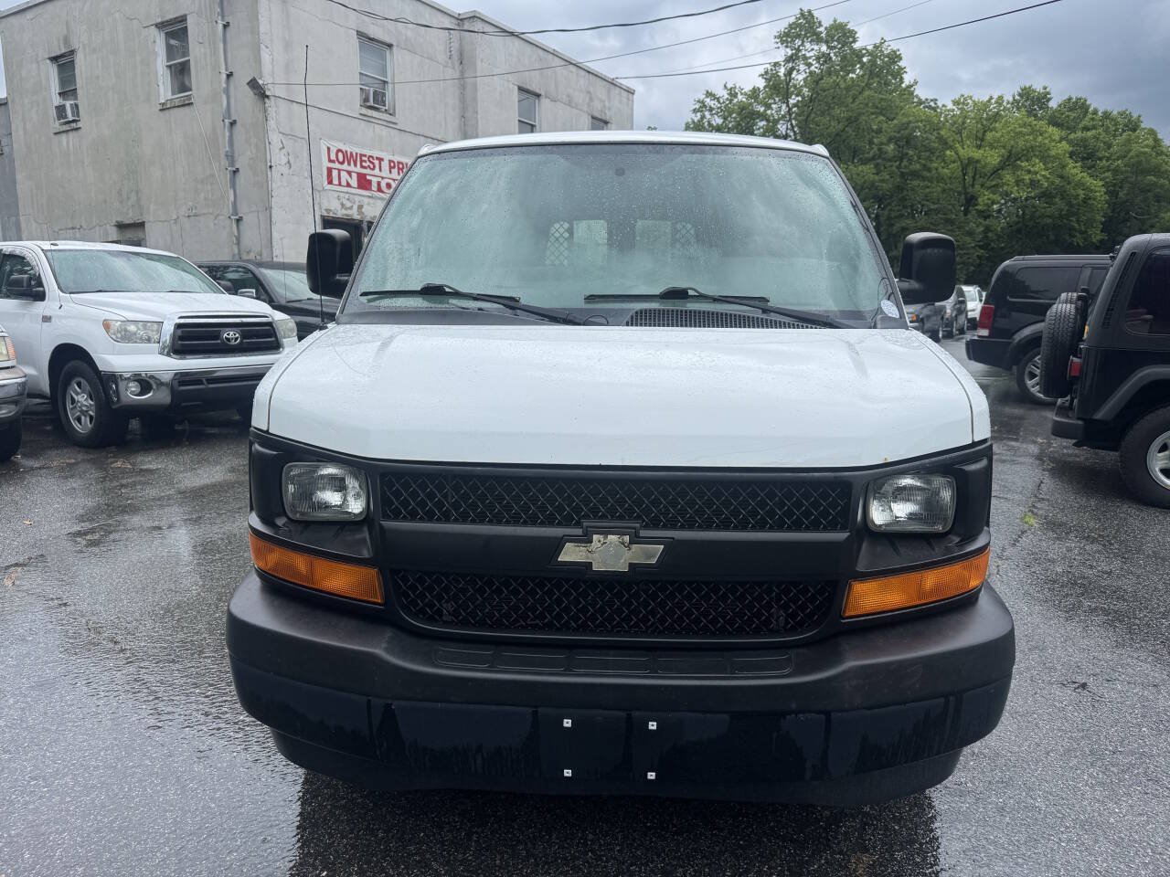 Used 2017 Chevrolet Express 2500 RWD image 4