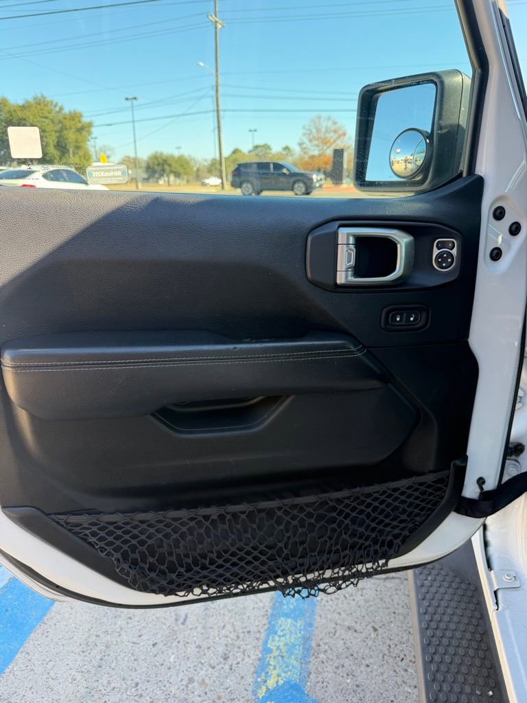 Used 2020 Jeep Wrangler Unlimited Sahara image 12
