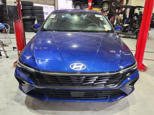 Used 2024 Hyundai Elantra SEL image 1