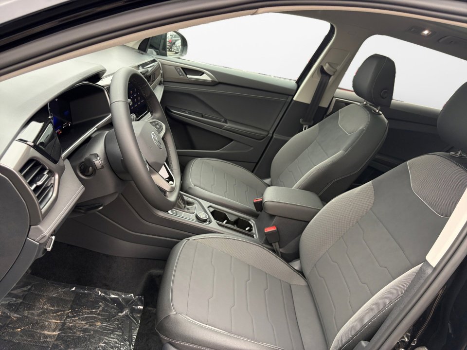 Used 2026 Volkswagen Taos SE AWD/4WD image 9