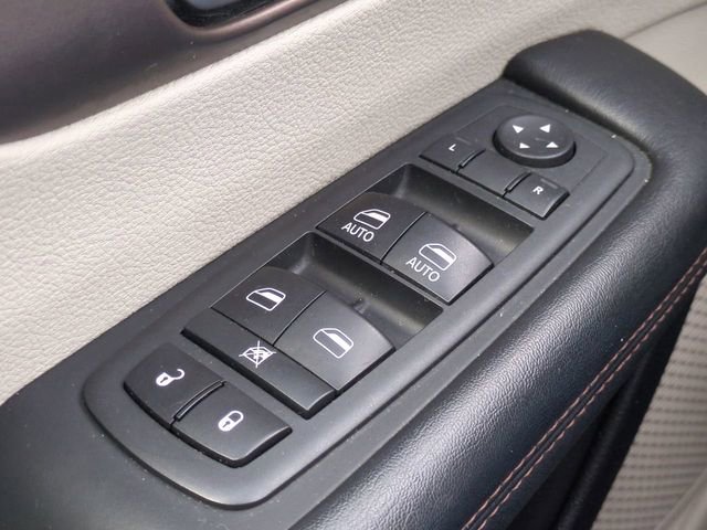 Used 2018 Chrysler Pacifica Touring w/ Security Group image 22