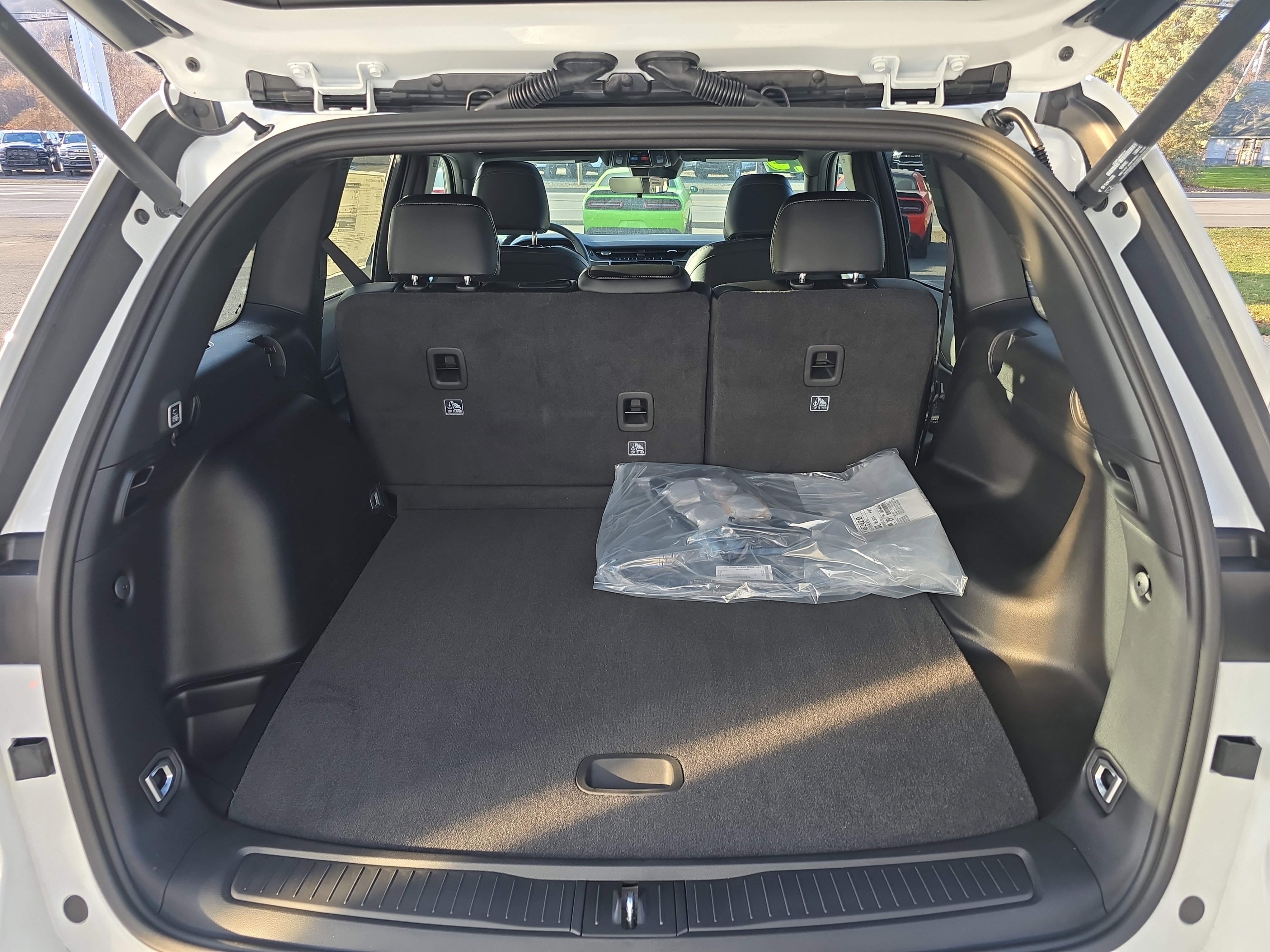 New 2025 Jeep Grand Cherokee Altitude image 5