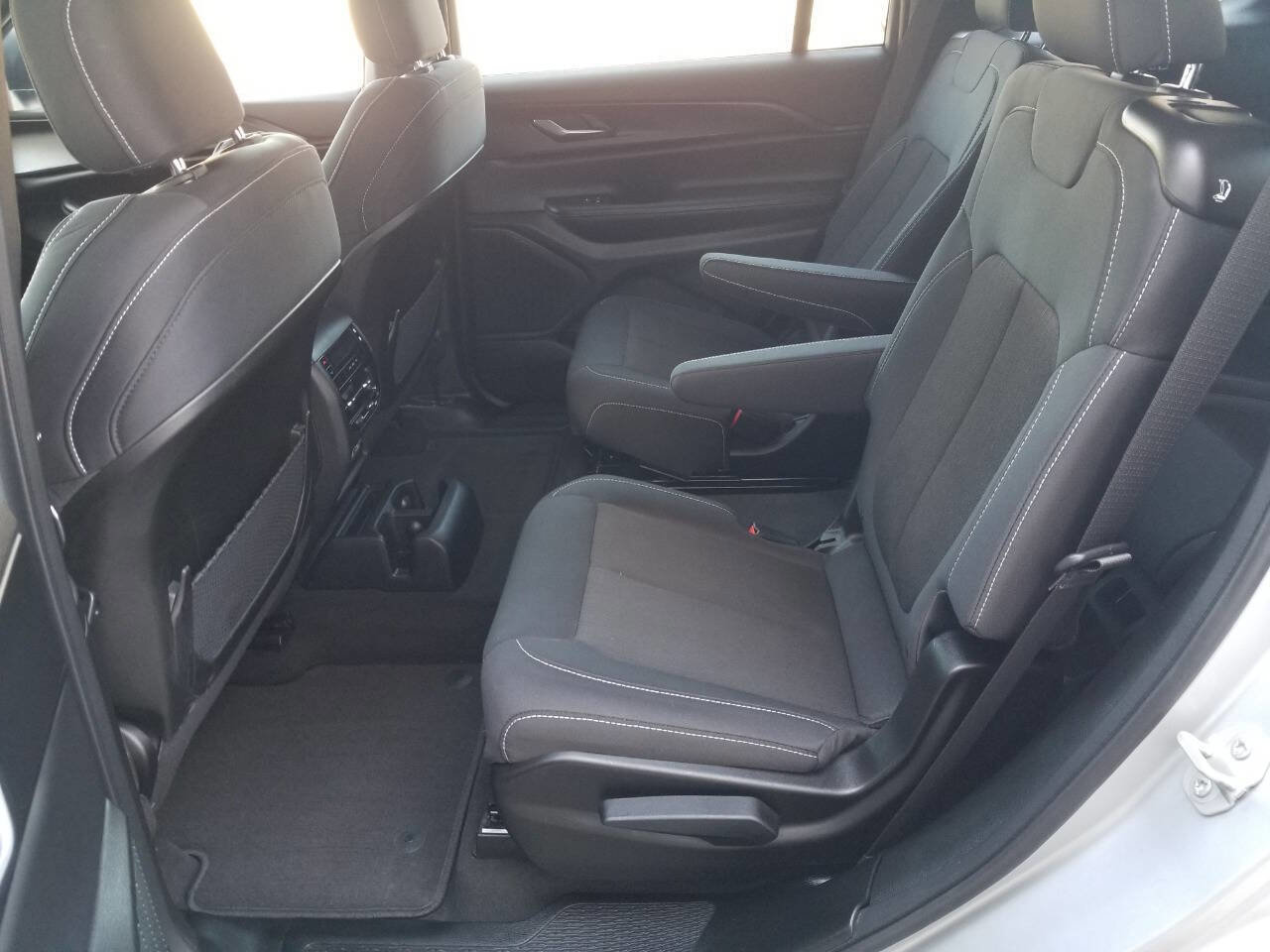 Certified 2024 Jeep Grand Cherokee L Laredo w/ Luxury Tech Group I AWD/4WD image 14