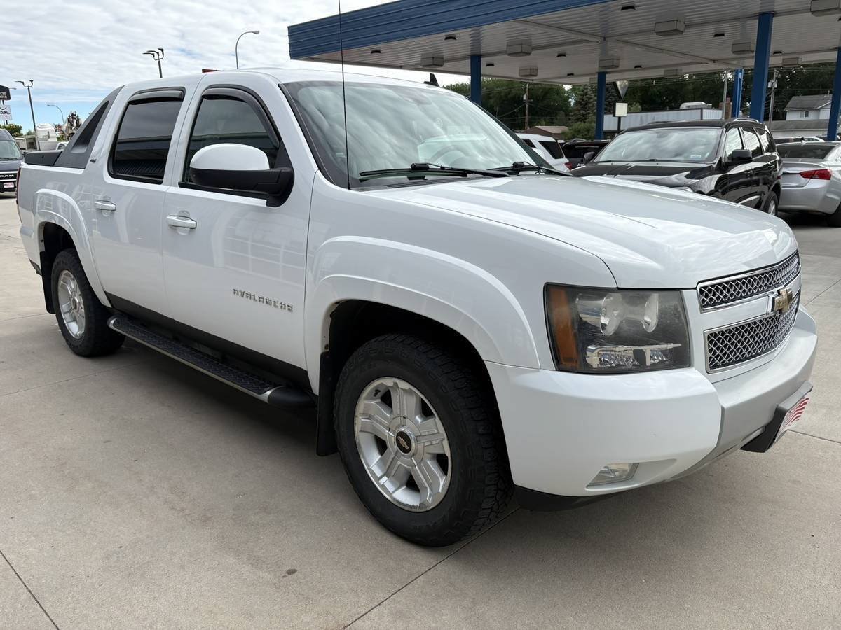Used 2010 Chevrolet Avalanche LT w/ Luxury Package AWD/4WD image 4