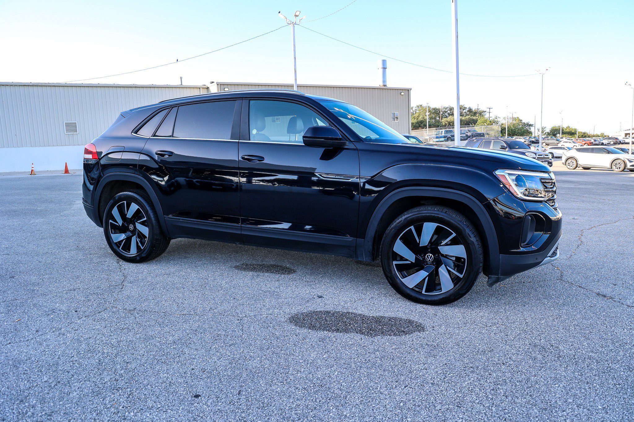 Used 2025 Volkswagen Atlas Cross Sport SE AWD/4WD image 6