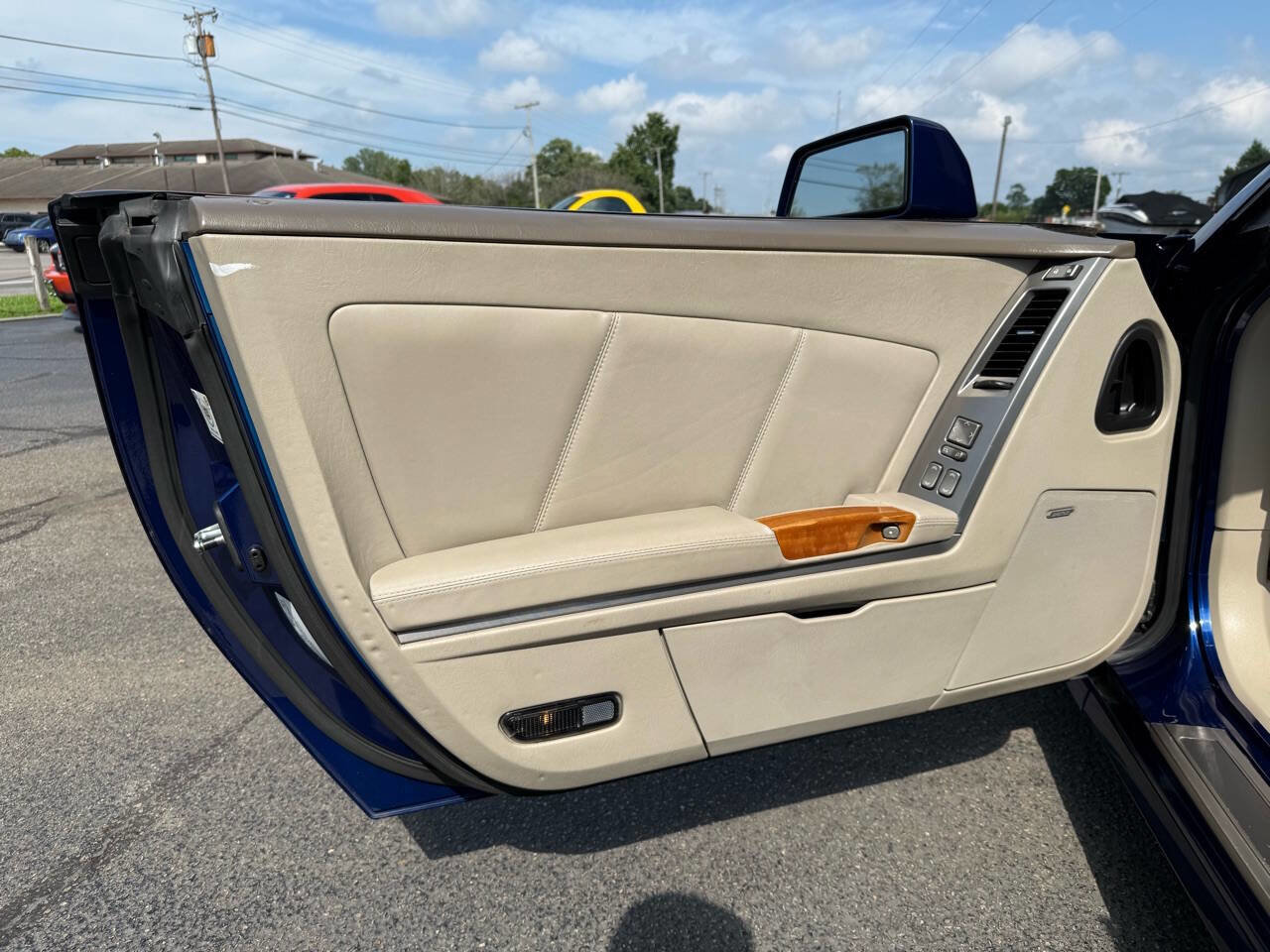 Used 2005 Cadillac XLR image 32