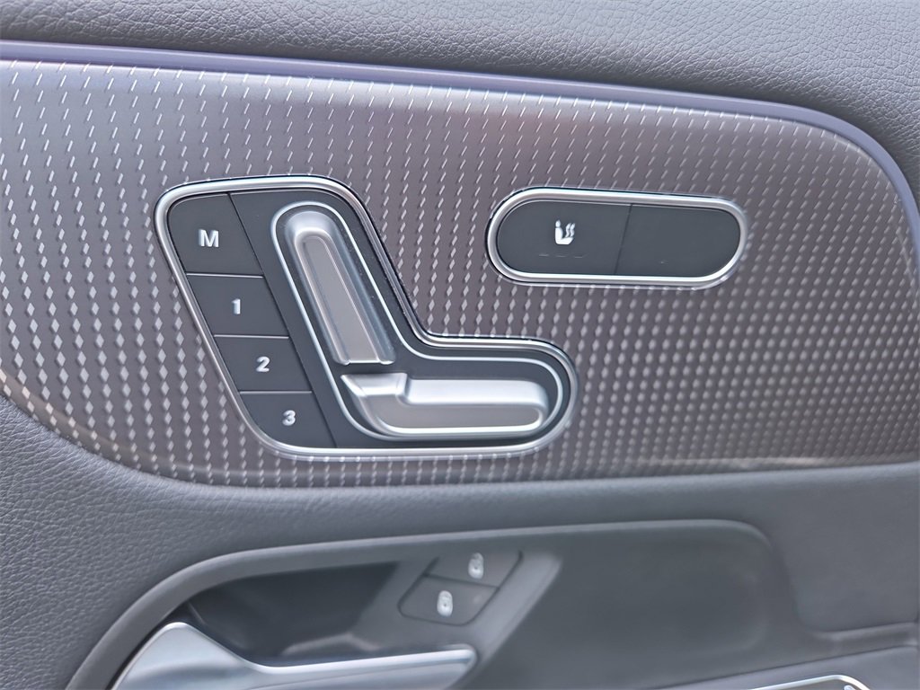 Certified 2023 Mercedes-Benz GLA 250 4MATIC w/ Premium Package image 11