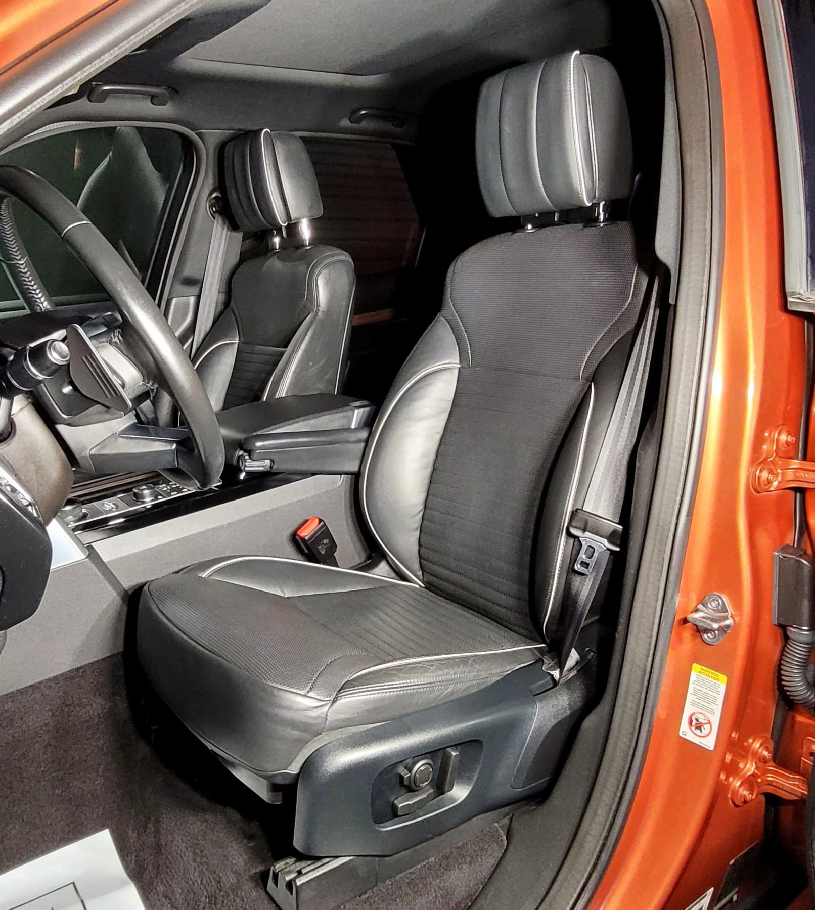 Used 2018 Land Rover Discovery HSE Luxury image 23