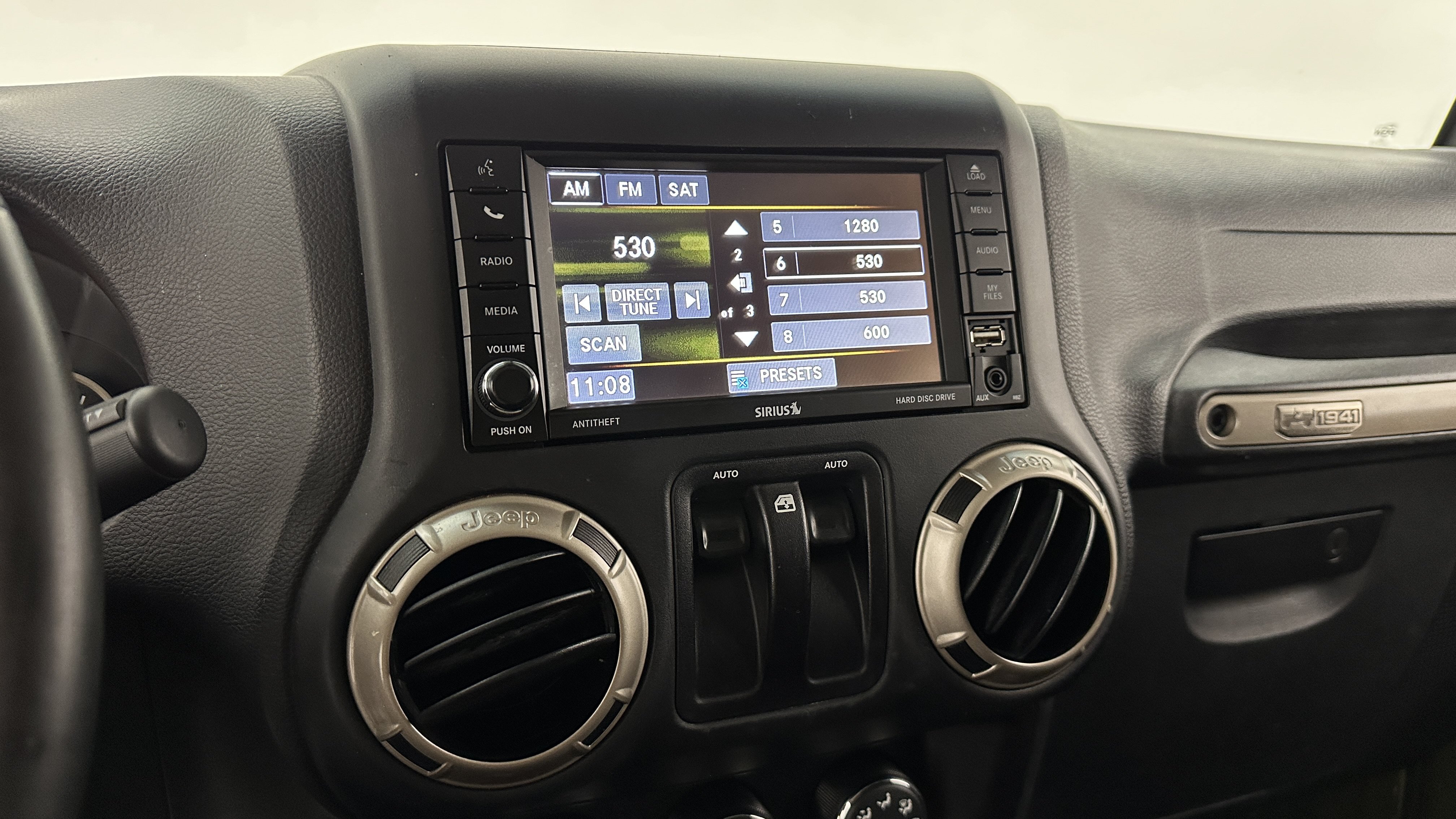 Used 2016 Jeep Wrangler Sahara AWD/4WD image 18