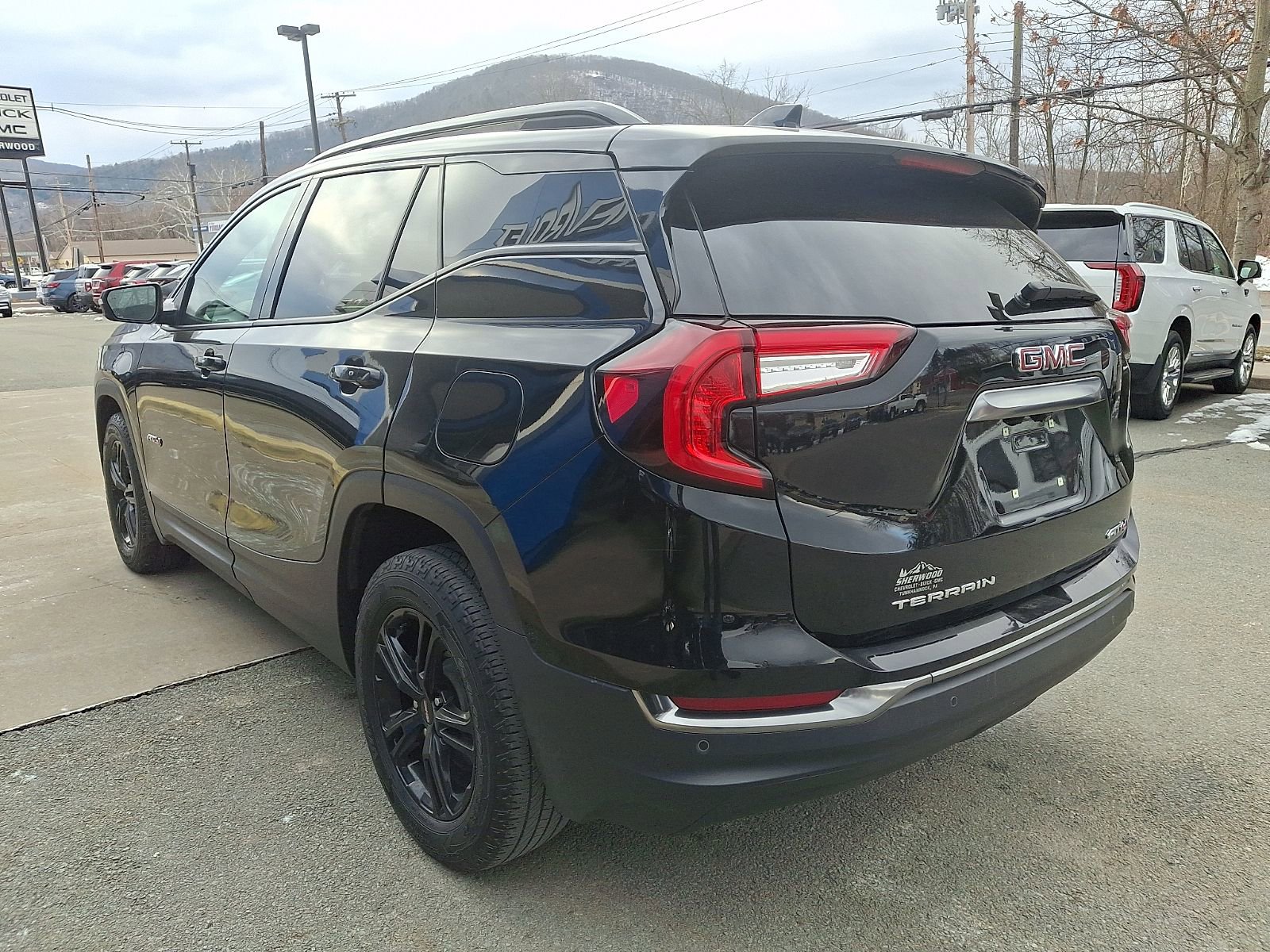 Used 2022 GMC Terrain AT4 w/ Infotainment Package II image 4