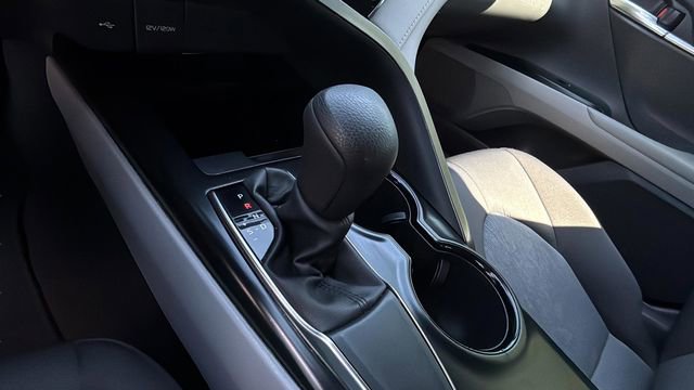 Used 2020 Toyota Camry LE FWD image 28