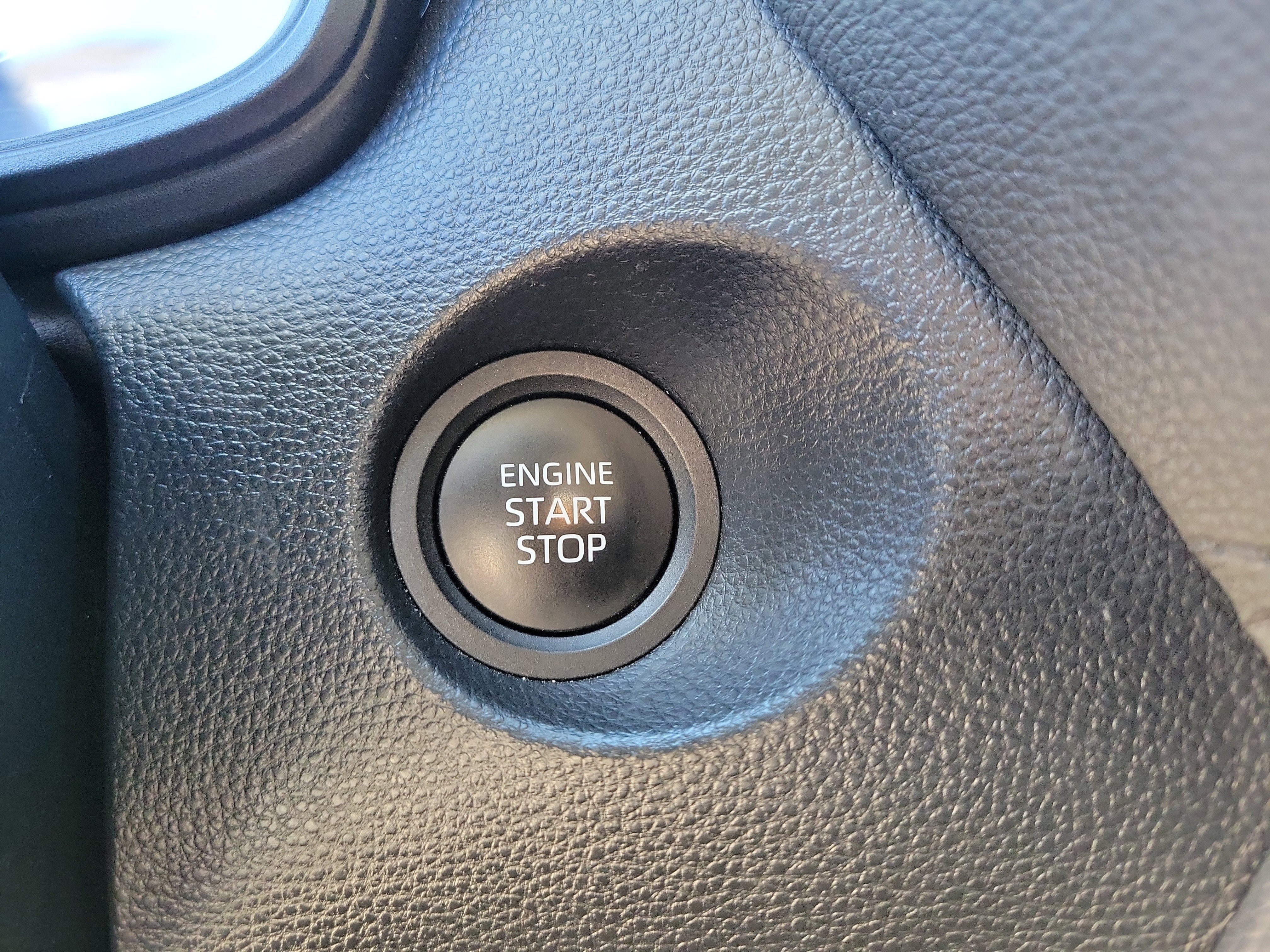 Used 2024 Toyota Corolla Cross LE image 30