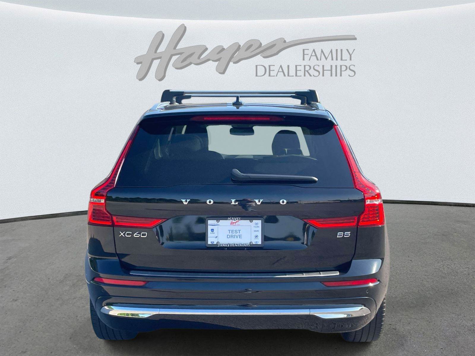 Used 2023 Volvo XC60 B5 Ultimate w/ Protection Package Premier FWD image 4