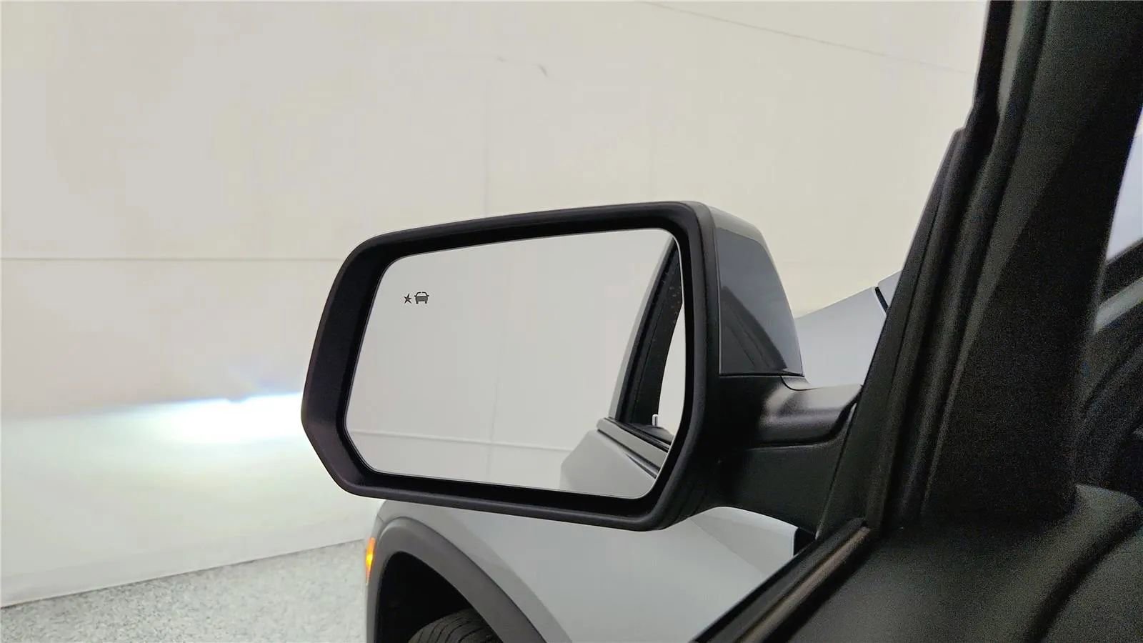 Used 2023 Chevrolet Traverse LT w/ Midnight/Sport Edition image 29