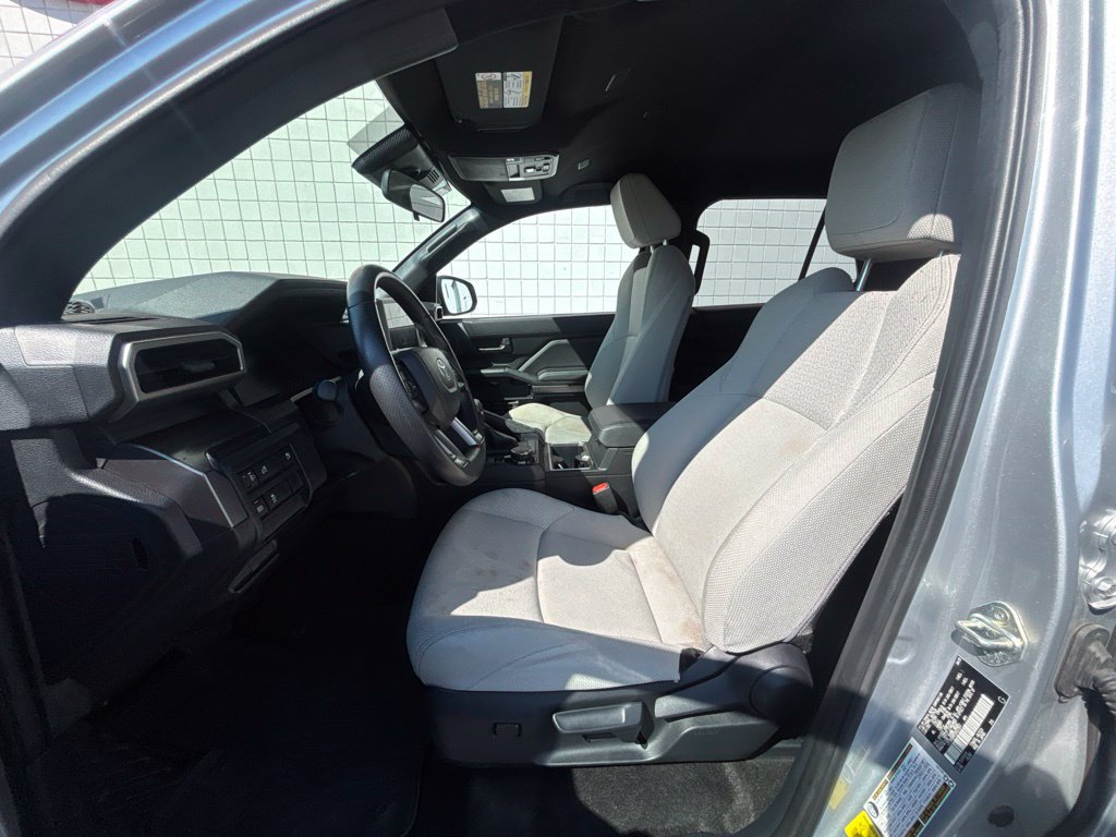 Used 2025 Toyota 4Runner SR5 AWD/4WD image 4
