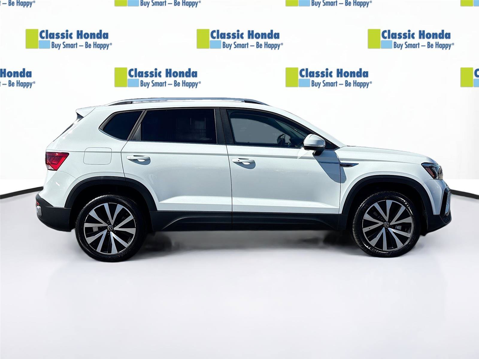 Used 2024 Volkswagen Taos SE image 9