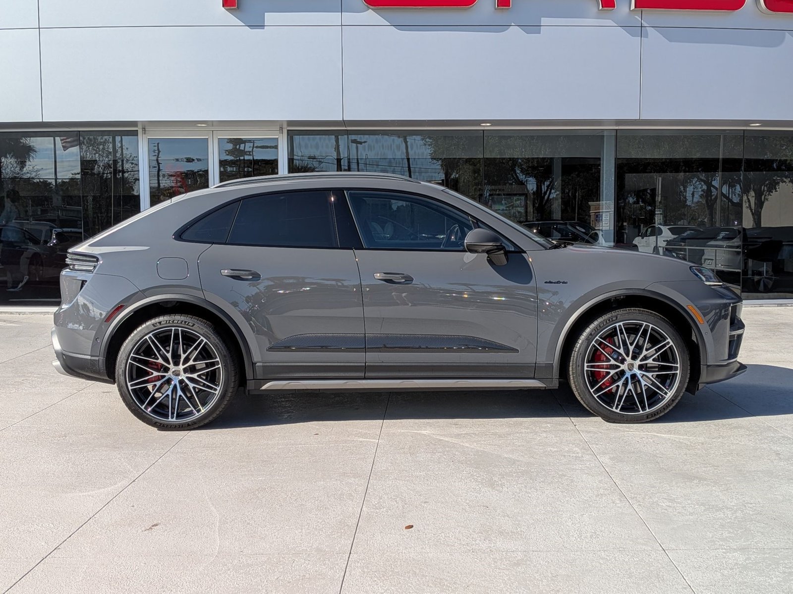 New 2025 Porsche Macan Turbo Electric AWD/4WD image 8