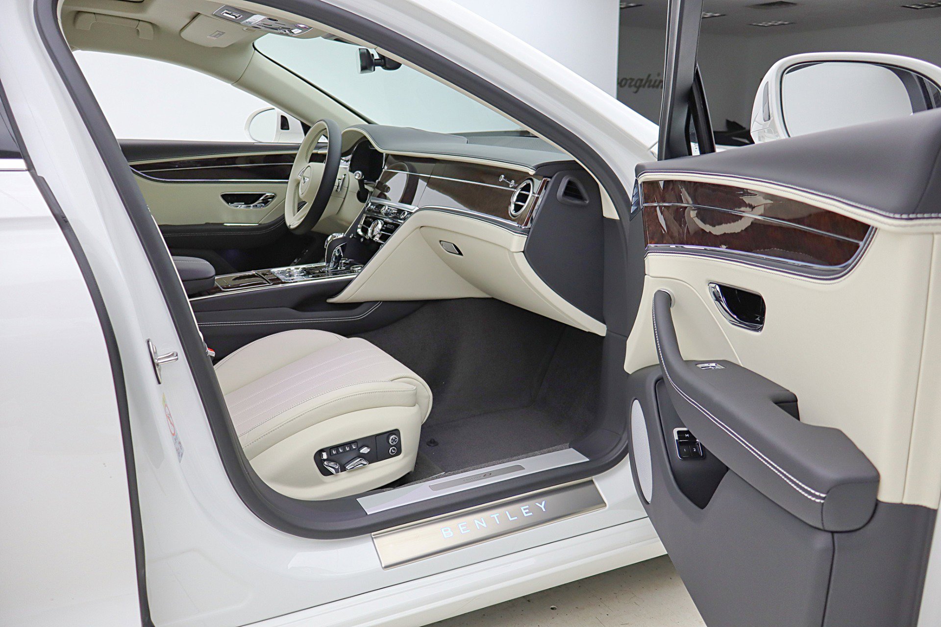 Used 2024 Bentley Flying Spur S V8 image 47