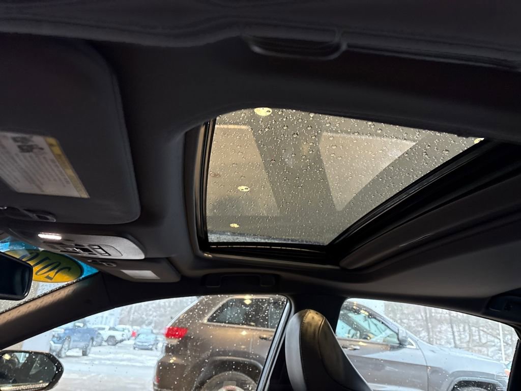 Used 2019 Toyota Avalon XLE w/ Moonroof Package image 12