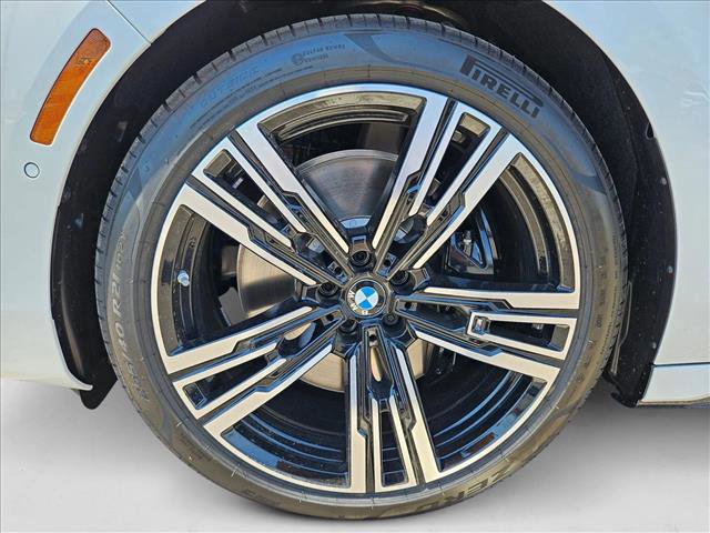 New 2025 BMW 760i xDrive w/ Premium Package image 10