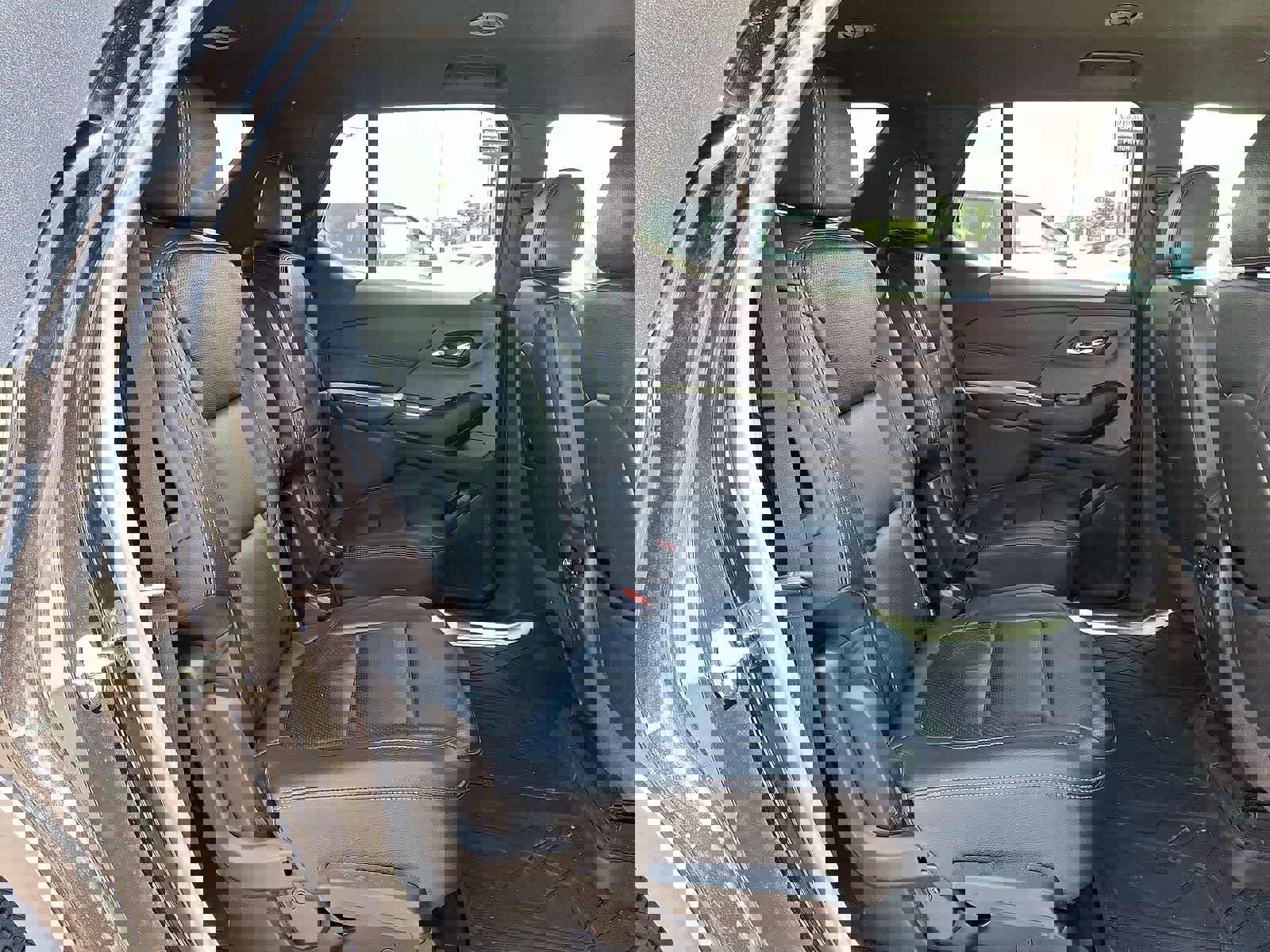 Used 2023 Chevrolet Traverse LT image 31