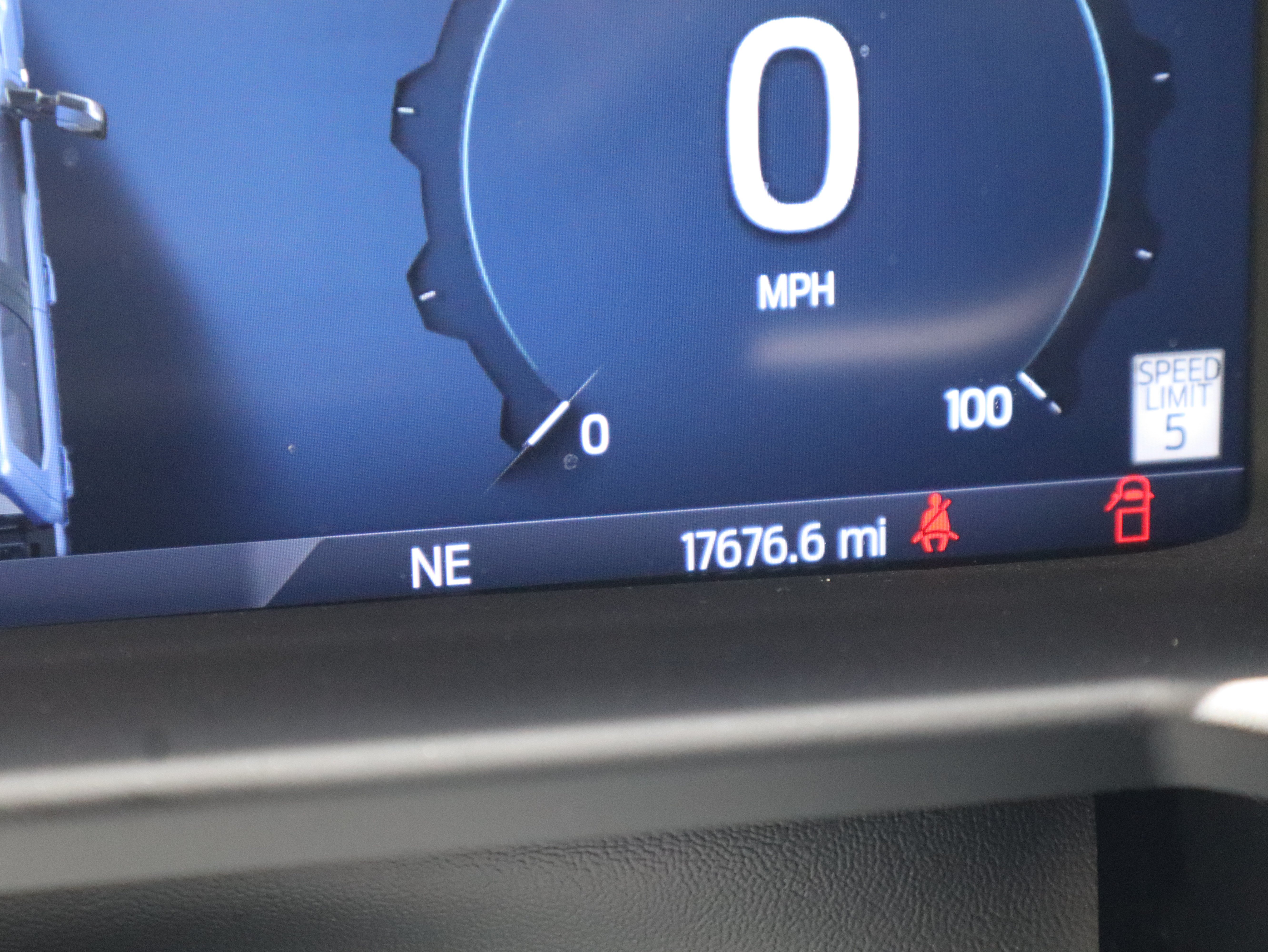 Used 2025 Ford F450 Platinum w/ FX4 Off-Road Package AWD/4WD image 36