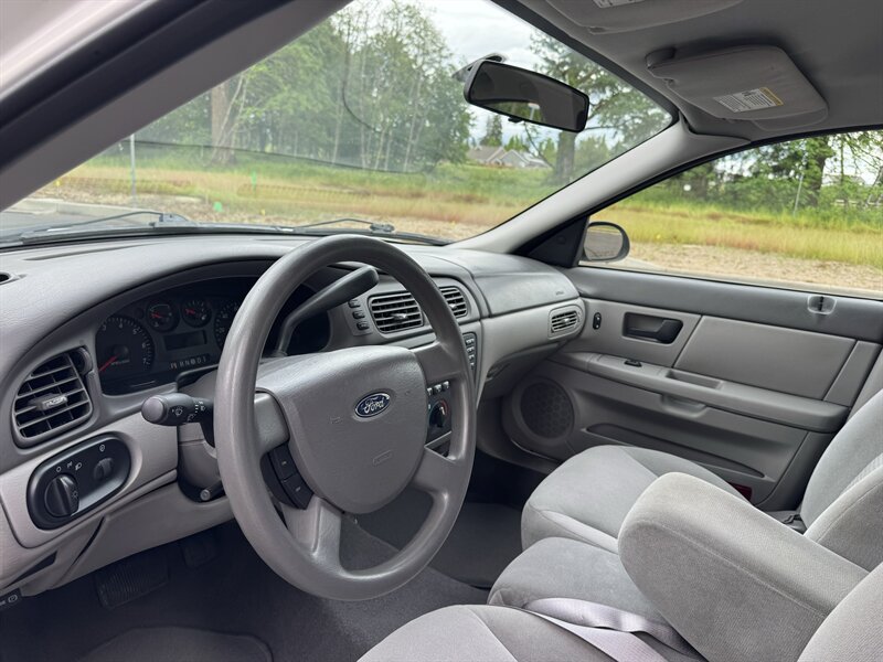 Used 2005 Ford Taurus SE FWD image 10