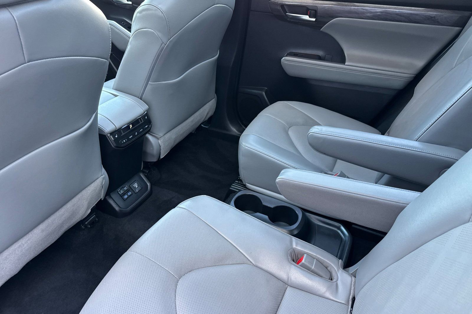 Used 2022 Toyota Highlander Platinum AWD/4WD image 12
