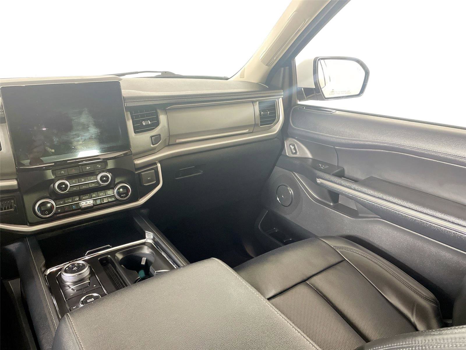 Used 2024 Ford Expedition XLT image 33