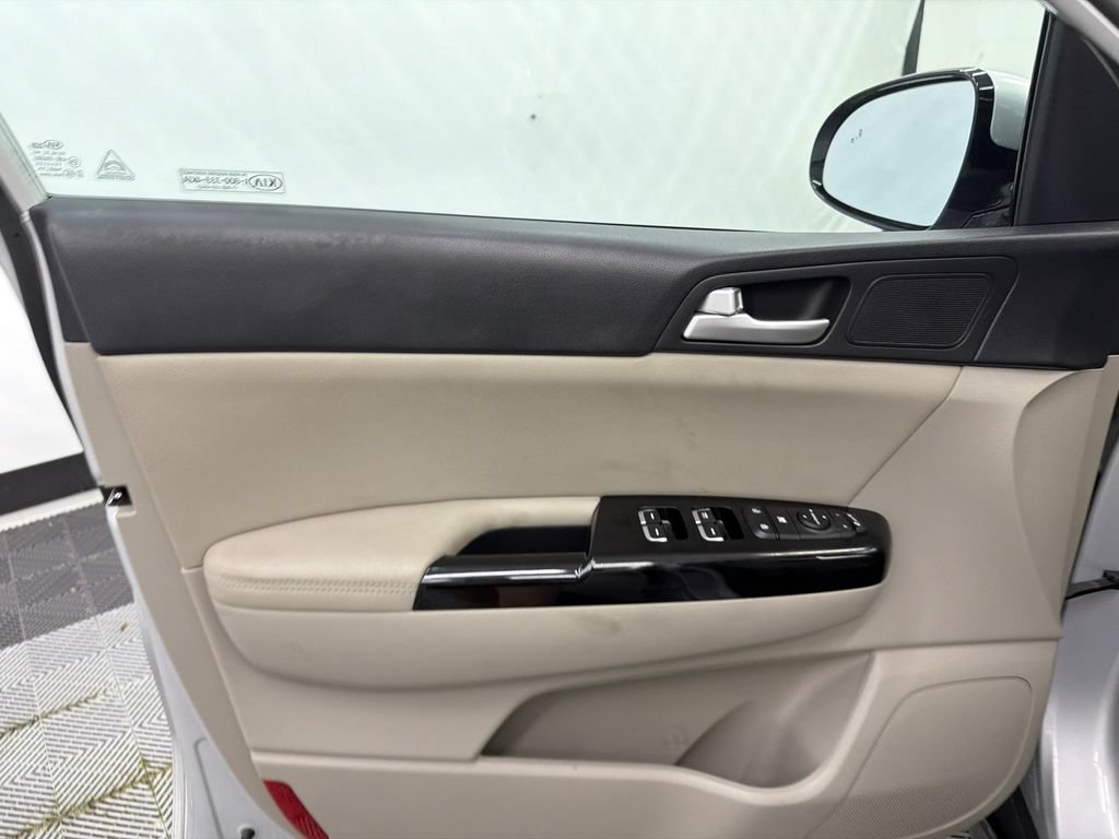 Used 2022 Kia Sportage Nightfall Edition w/ Nightfall Fwd Premium Package image 11