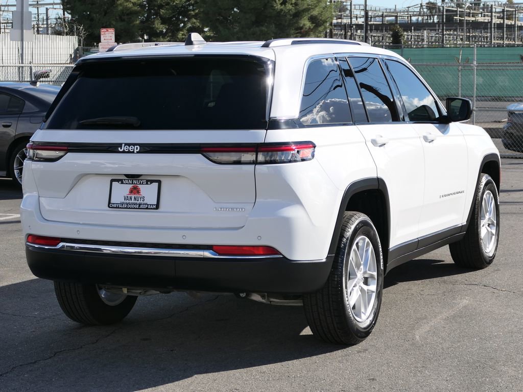 Used 2024 Jeep Grand Cherokee Laredo X image 4