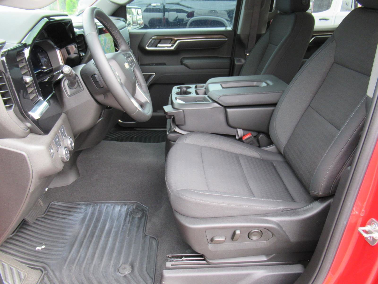 Used 2025 Chevrolet Silverado 1500 LT AWD/4WD image 17