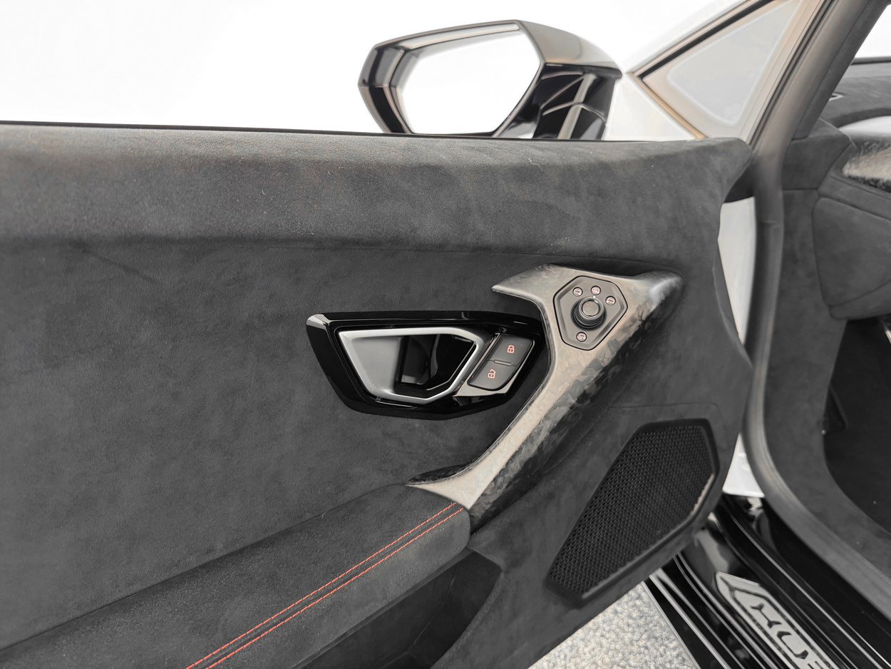 Used 2018 Lamborghini Huracan Performante image 14