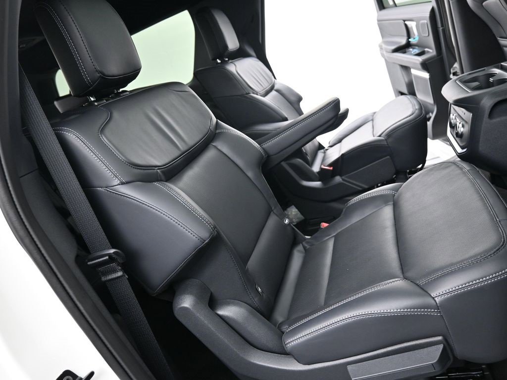 New 2025 Ford Expedition Max Platinum w/ Stealth Performance Package image 30