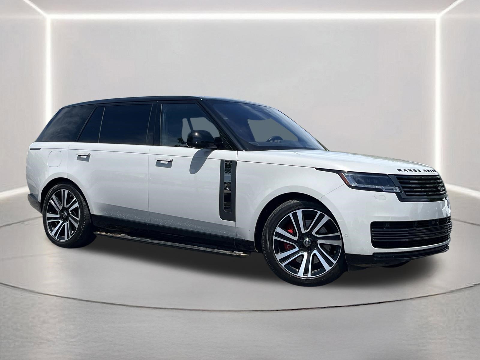 Used 2023 Land Rover Range Rover SV AWD/4WD image 2